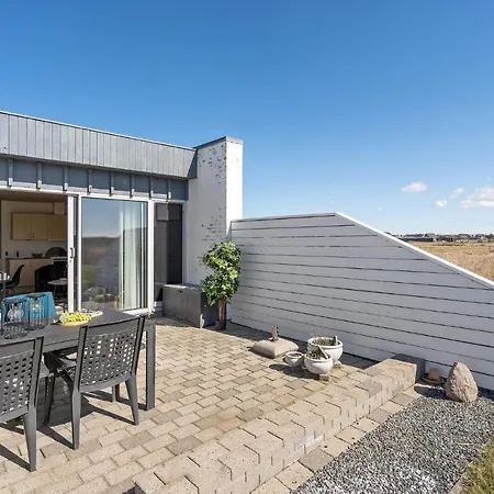 Pet Friendly In With Kitchen Holiday home