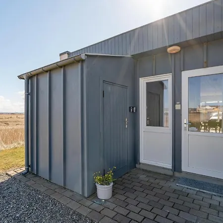 Pet Friendly In With Kitchen
